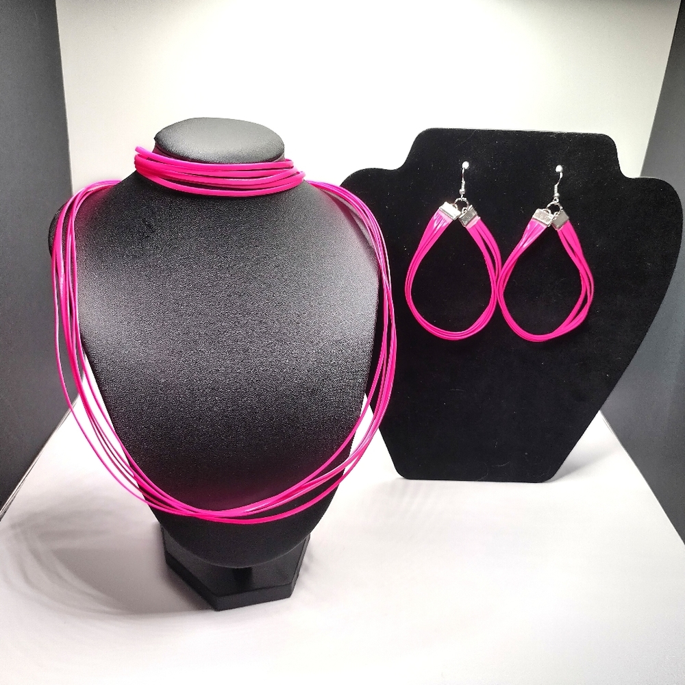 GLOW NECKLACE - Picture 2 of 11